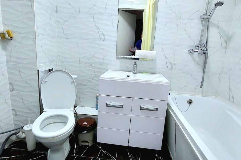 Аэропорт 10 Минут Apartamento Astana Exterior foto
